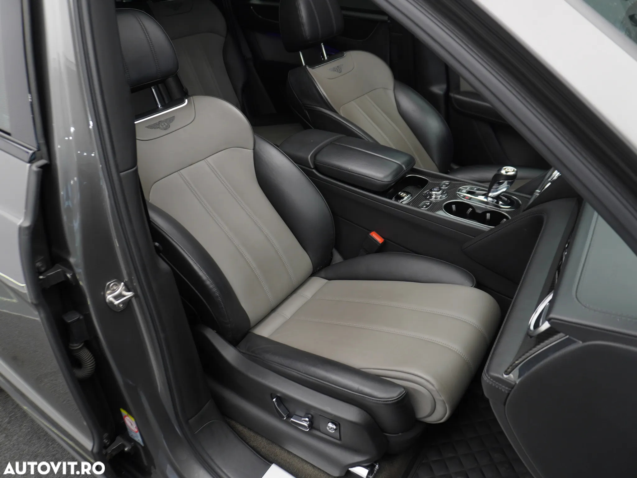 Bentley Bentayga - 8