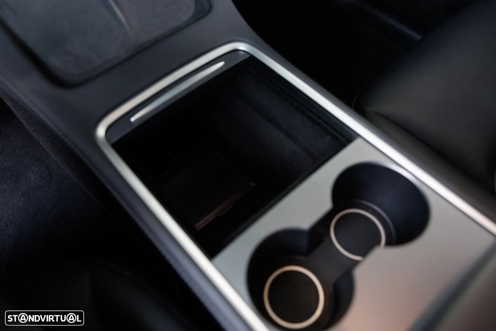 Tesla Model Y Long Range Dual Motor AWD - 11