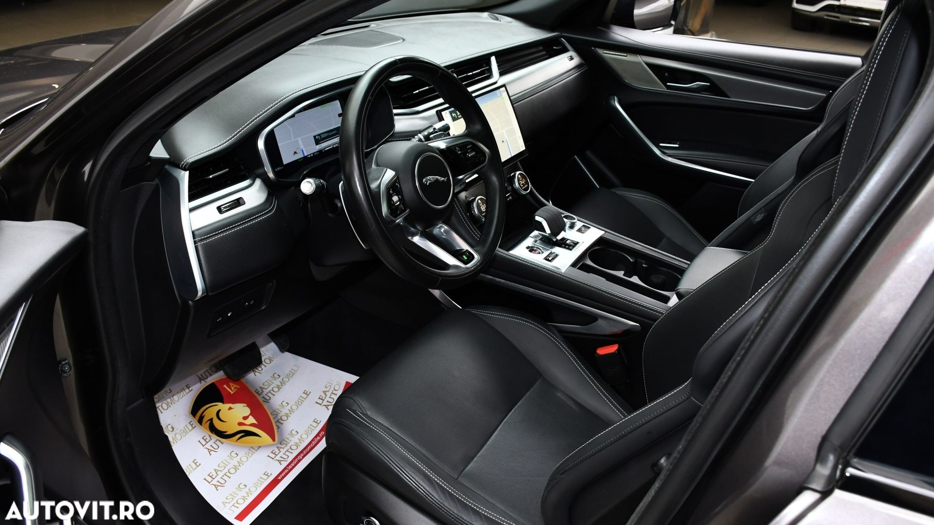Jaguar F-Pace P400e AWD R-Dynamic SE - 11