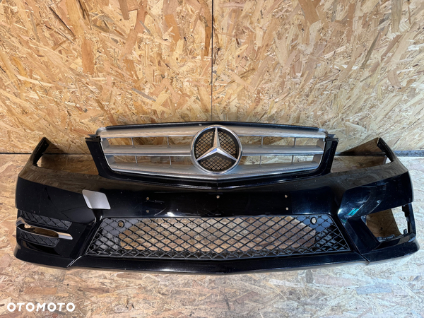 Zderzak przód Mercedes c klasa 204 lift AMG bez dziur USA