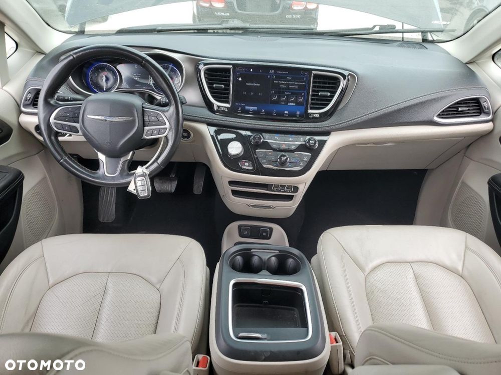 Chrysler Pacifica - 7