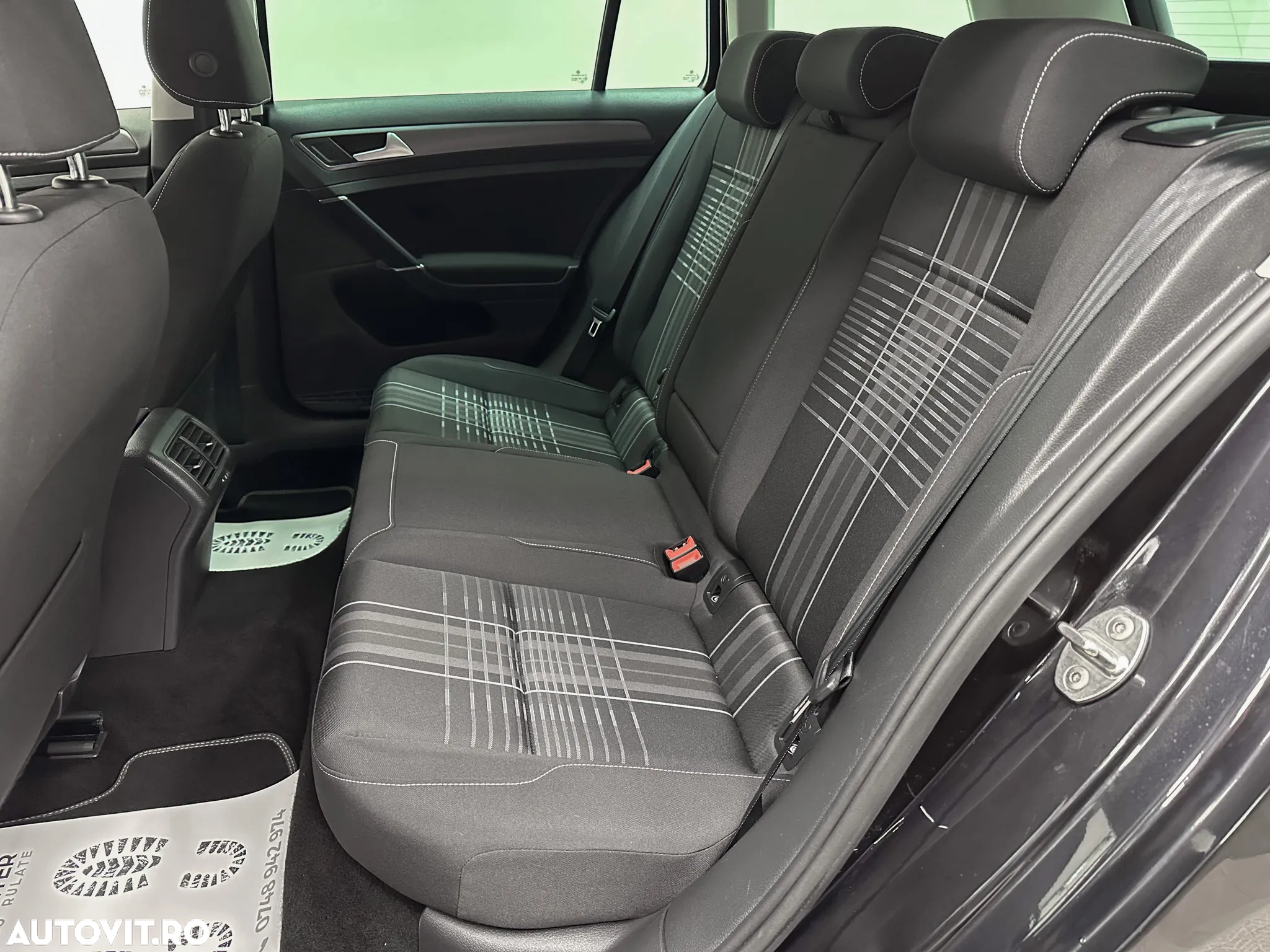 Volkswagen Golf 1.6 TDI BlueMotion Technology Lounge - 19