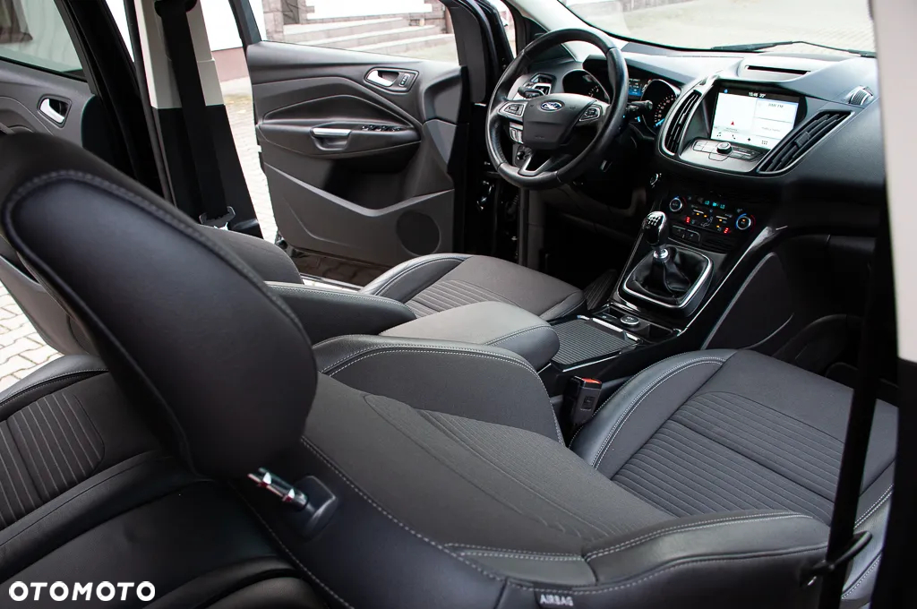Ford Kuga 1.5 EcoBoost TITANIUM - 9