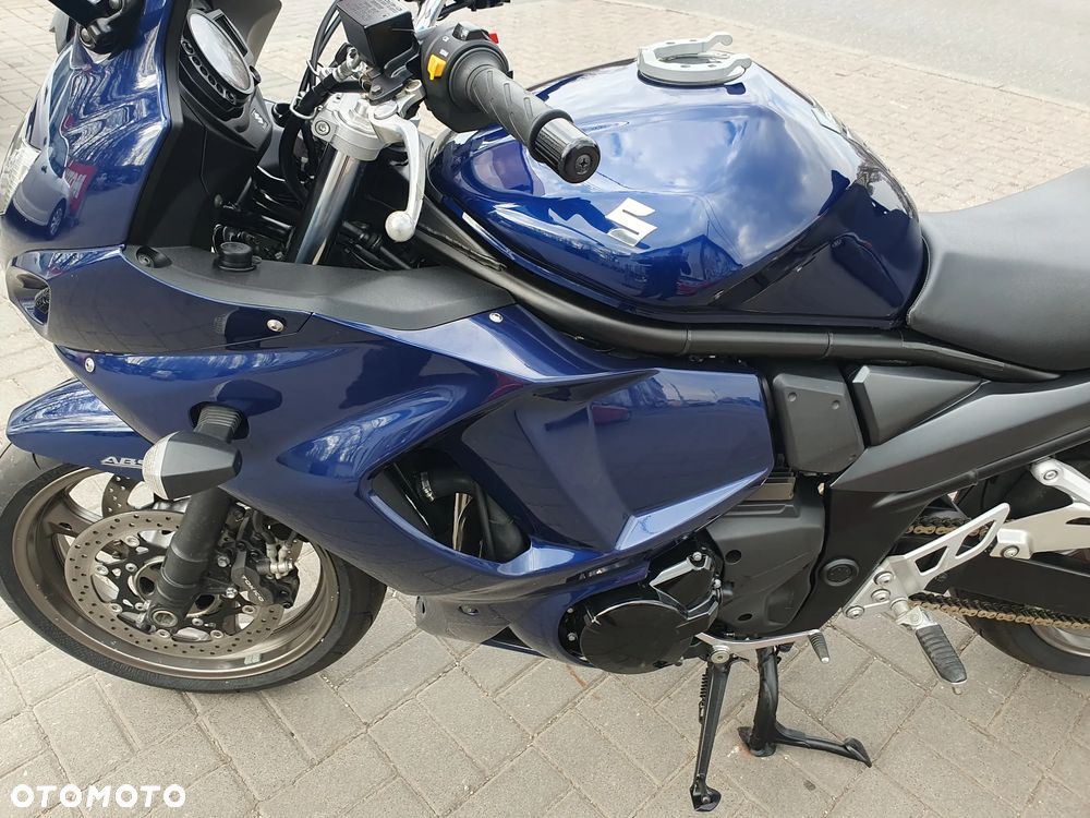 Suzuki GSX - 6