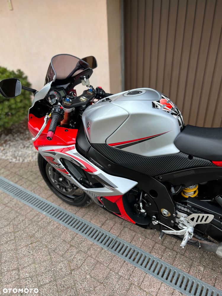 Suzuki GSX-R - 25