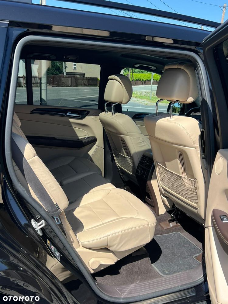 Mercedes-Benz GLS - 12