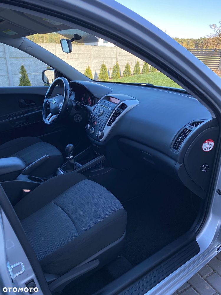 Kia Ceed 1.4 CVVT Attract - 31