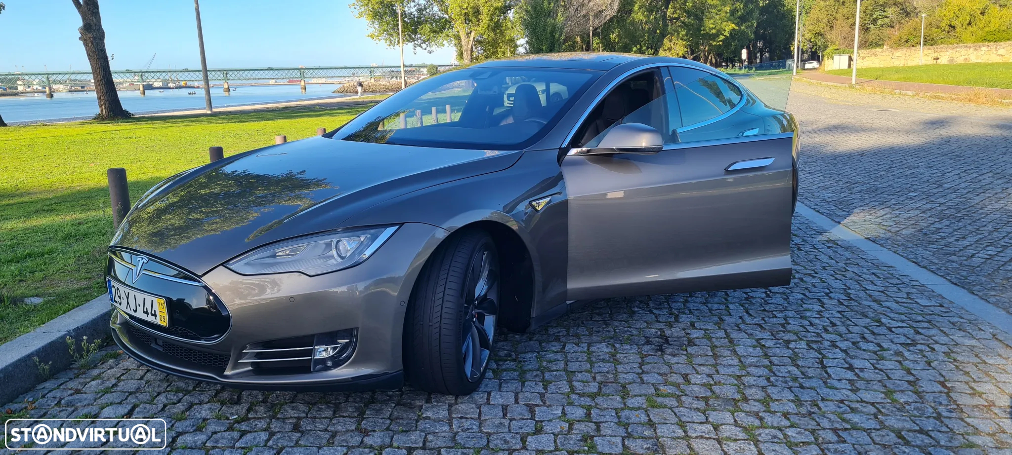 Tesla Model S - 2