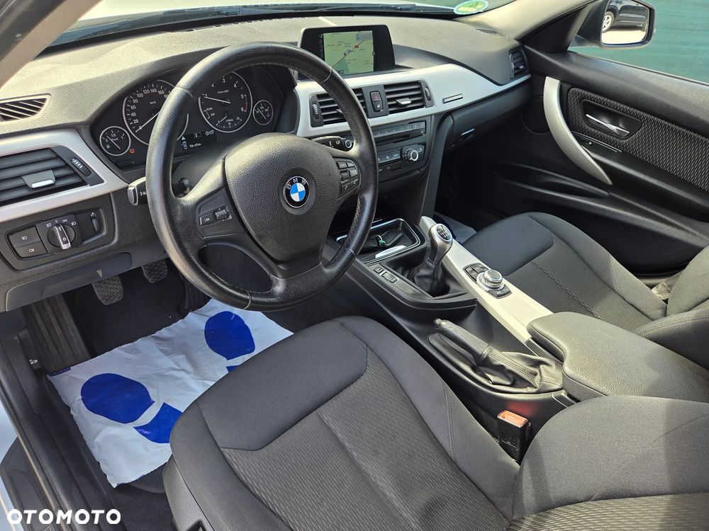 BMW Seria 3 318d xDrive M Sport Shadow - 19