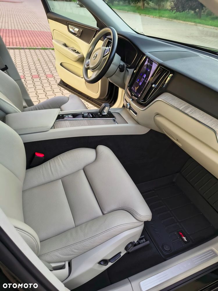Volvo XC 60 B4 B Plus Dark - 15