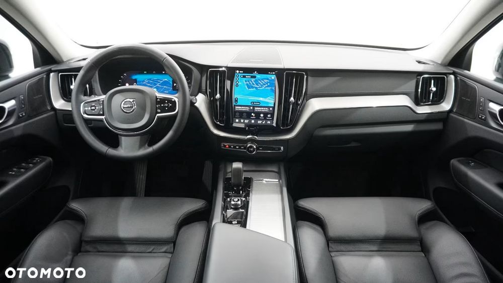 Volvo XC 60 B4 B Plus Dark - 17