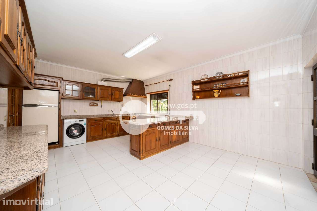 Moradia individual c/ excelentes áreas em Esporões - Grande imagem: 4/51