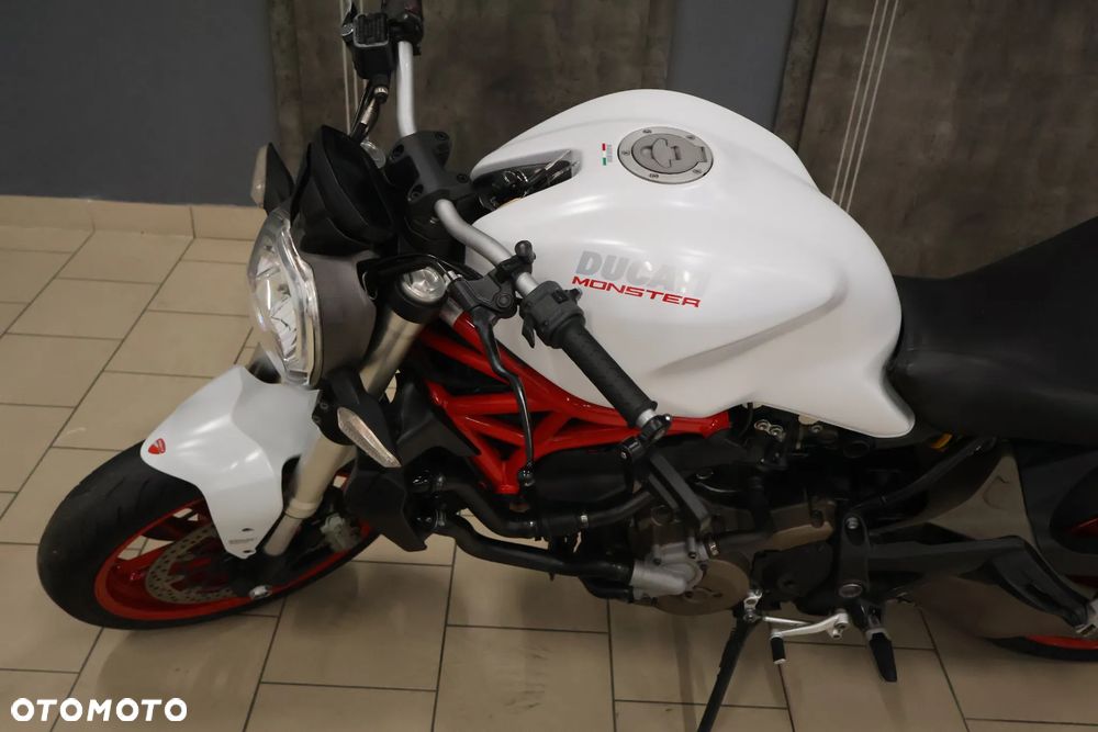 Ducati Monster - 22