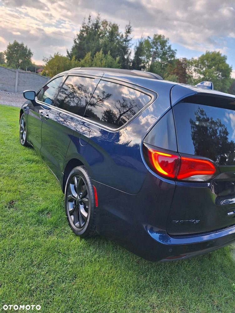 Chrysler Pacifica - 3