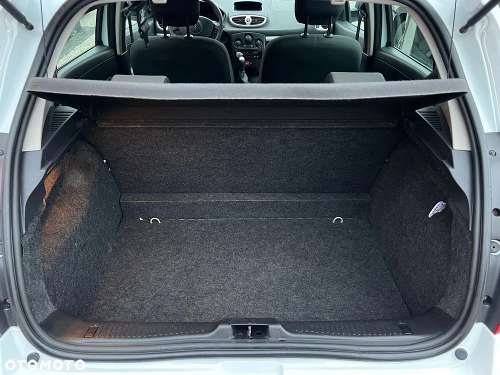 Renault Clio 1.2 16V 75 Collection - 14