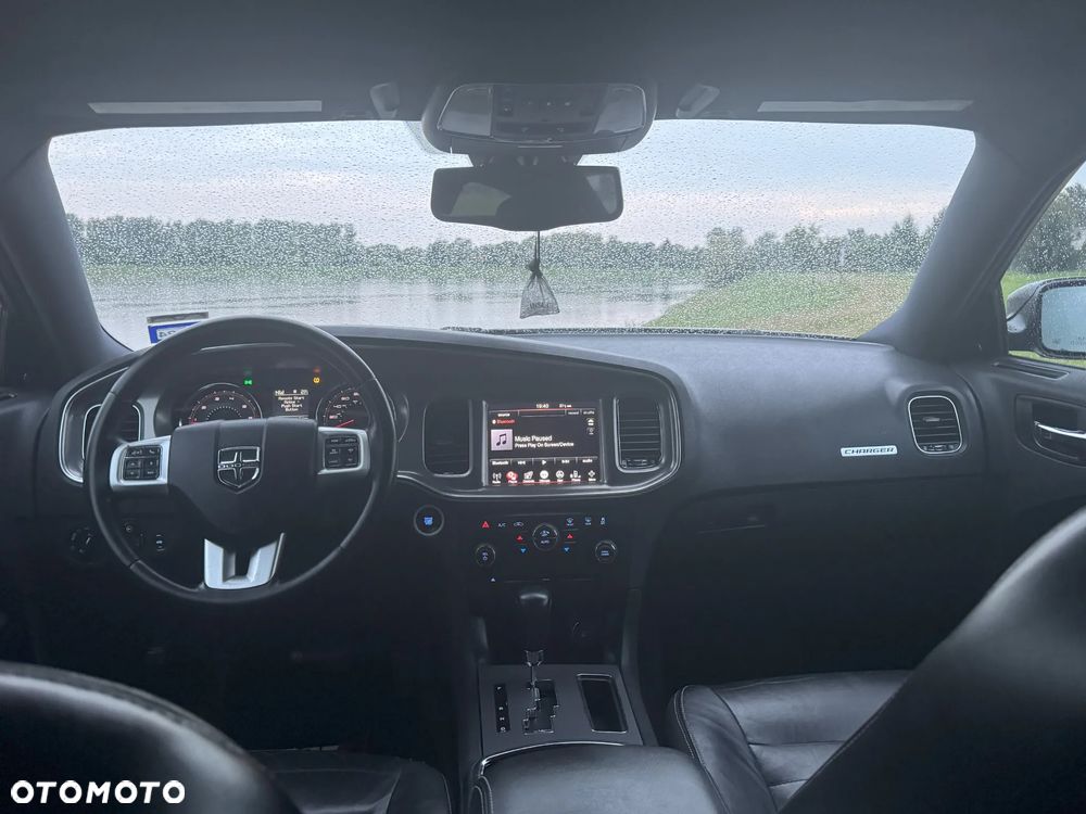 Dodge Charger 5.7 V8 RT - 8
