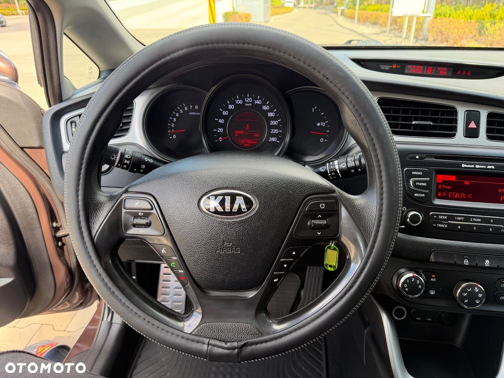 Kia Ceed - 12