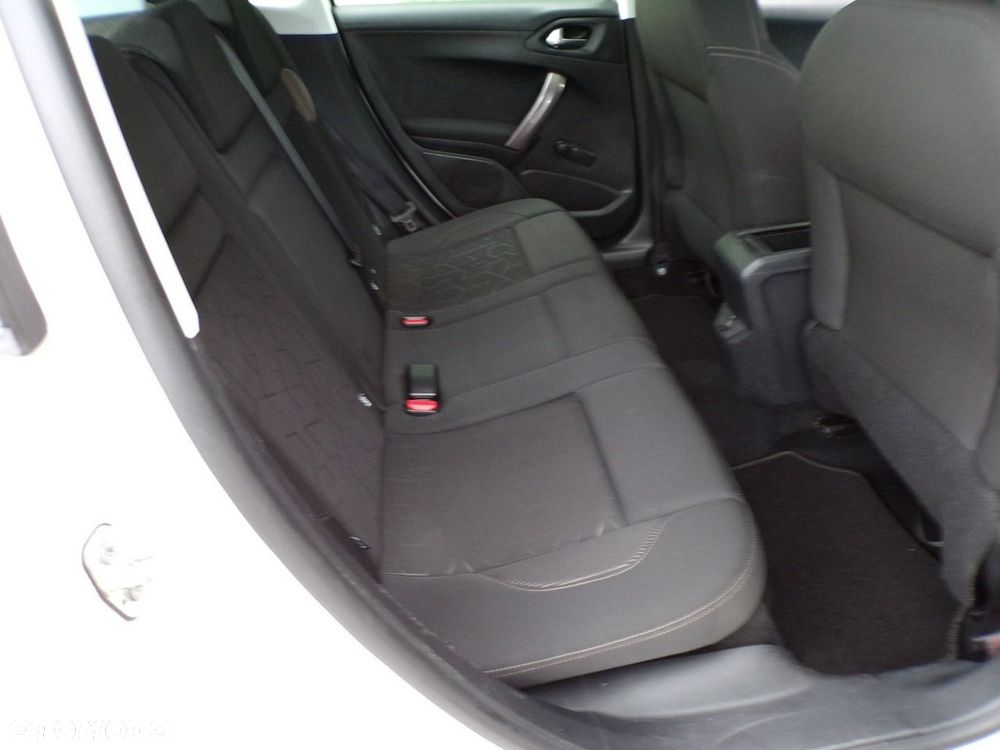 Peugeot 2008 - 32