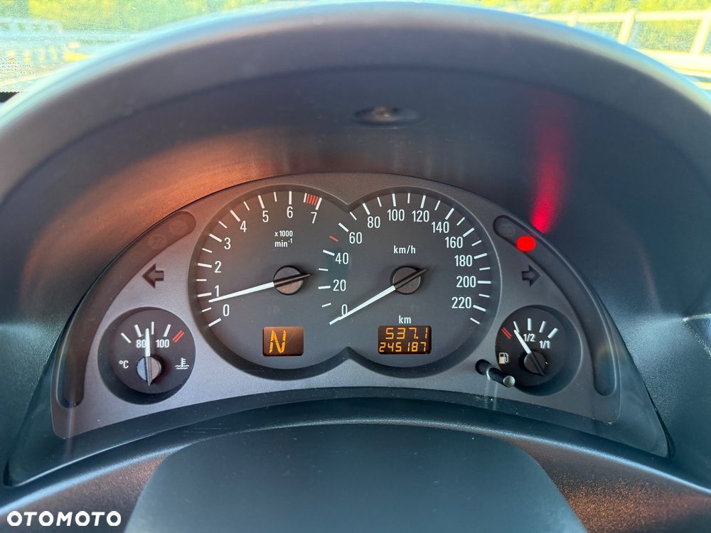 Opel Corsa 1.2 16V Comfort Easytronic - 8