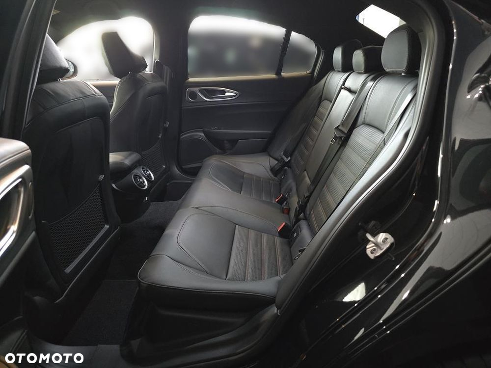 Alfa Romeo Giulia 2.0 Turbo Intensa Q4 - 9