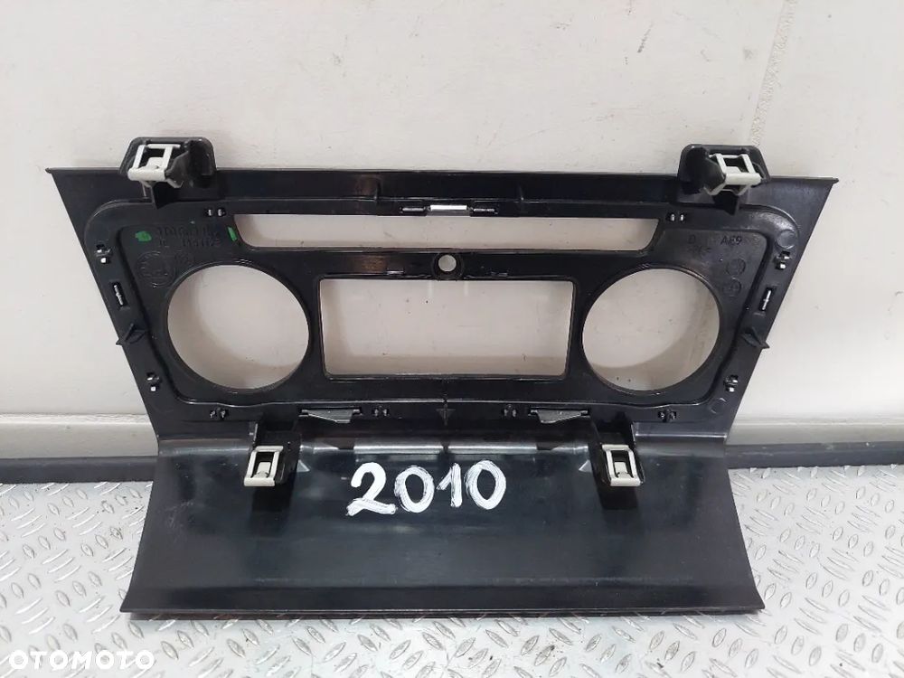 RAMKA PANELU KLIMATYZACJI SKODA SUPER B II NR 3T0863152D - 3