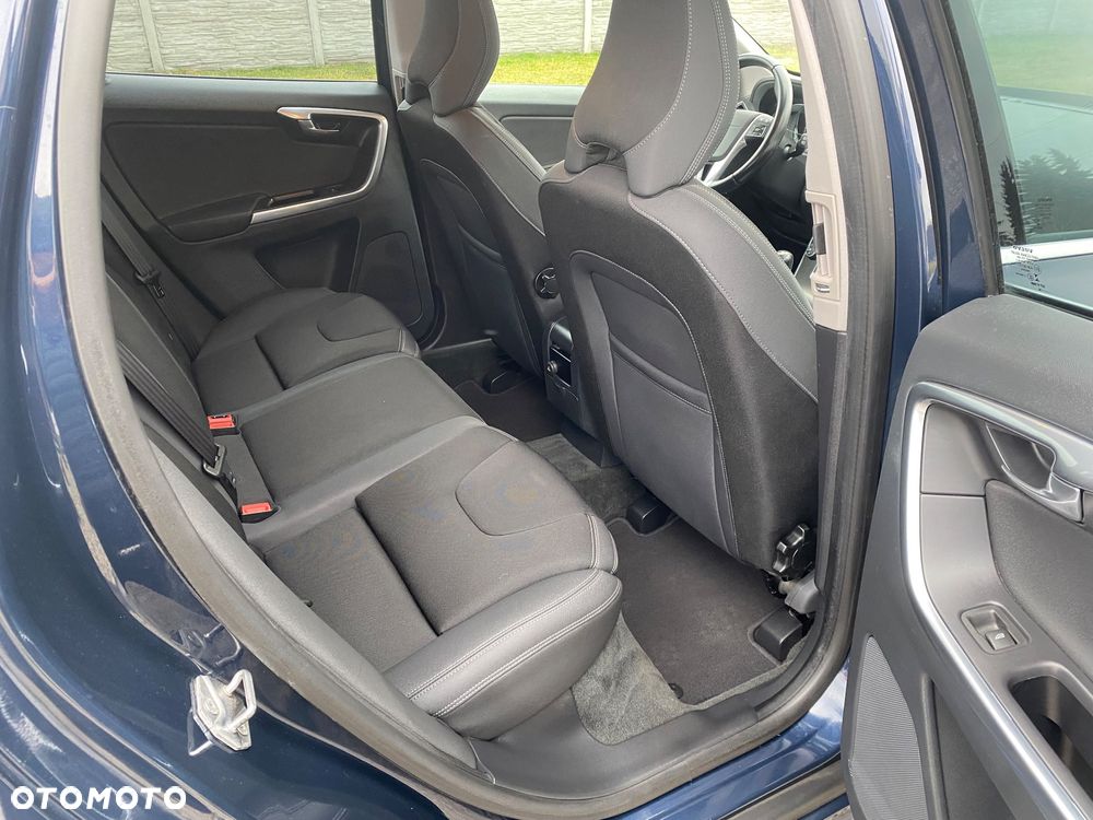 Volvo XC 60 D3 Momentum - 11