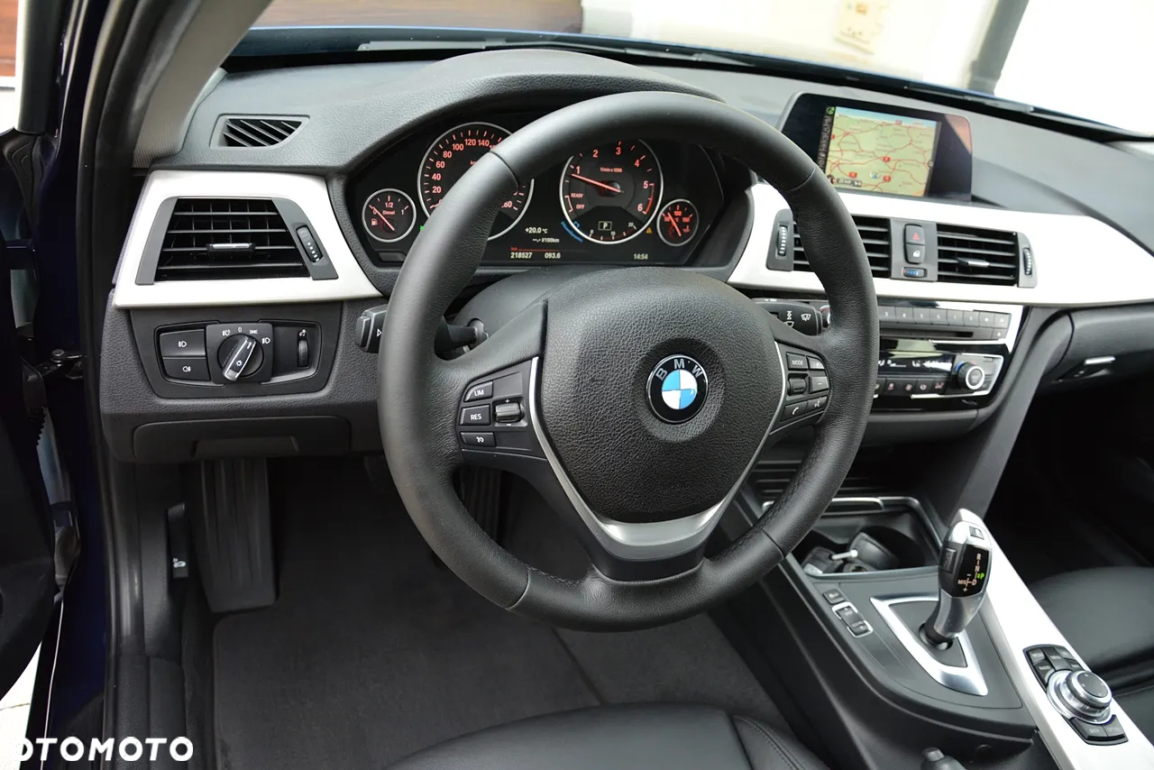BMW Seria 3 320d - 29