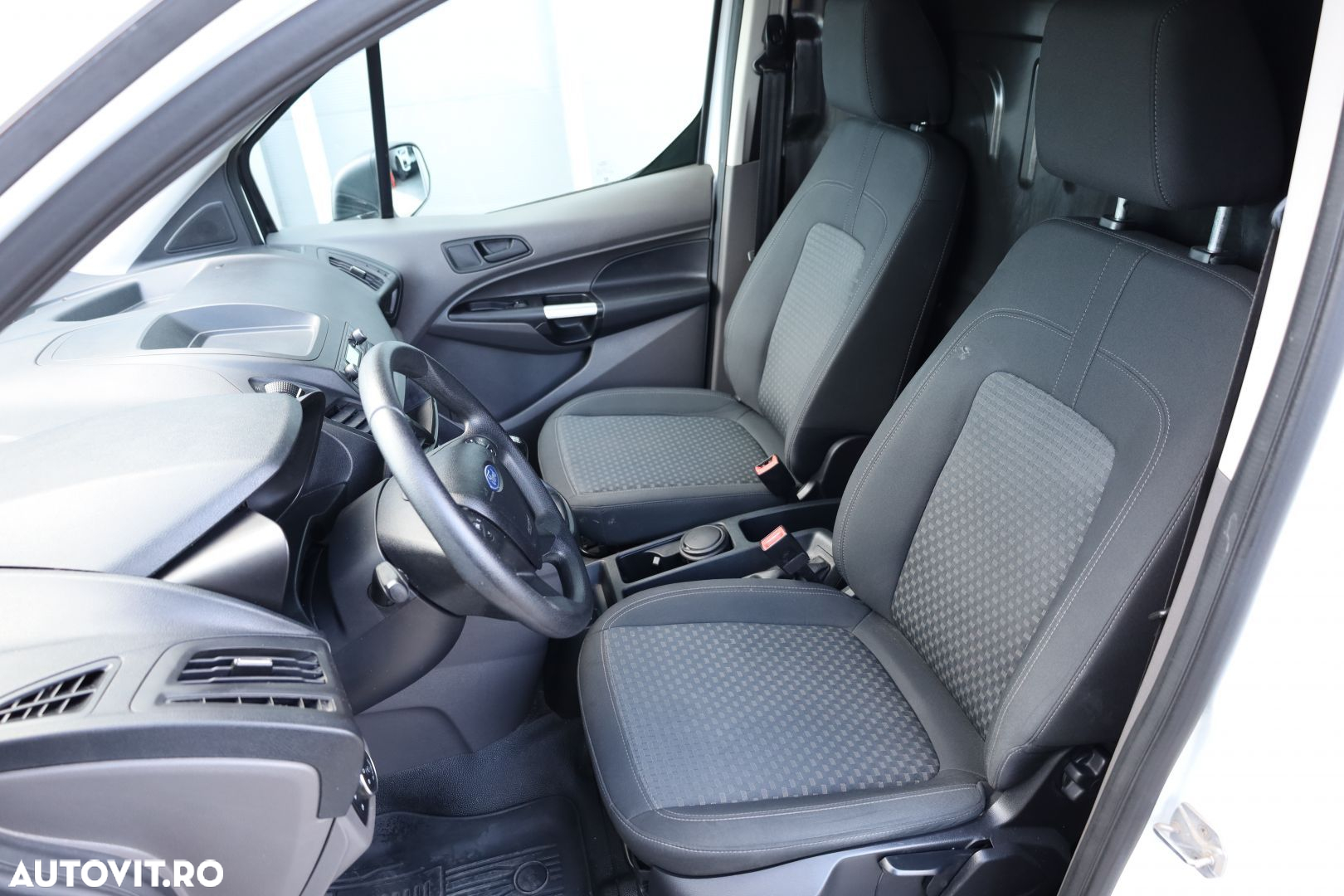 Ford Transit Connect - 11