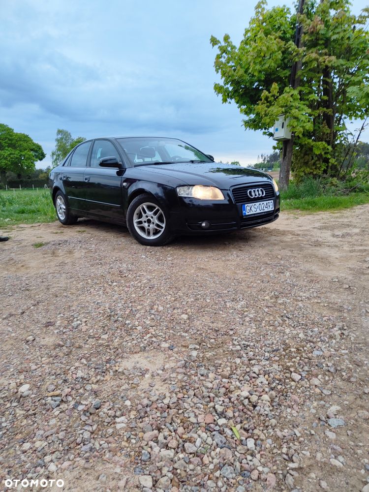 Audi A4 Limousine - 1