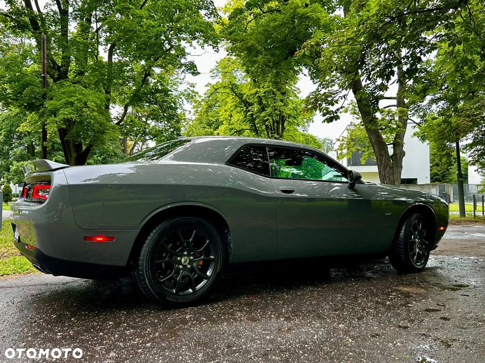 Dodge Challenger - 7