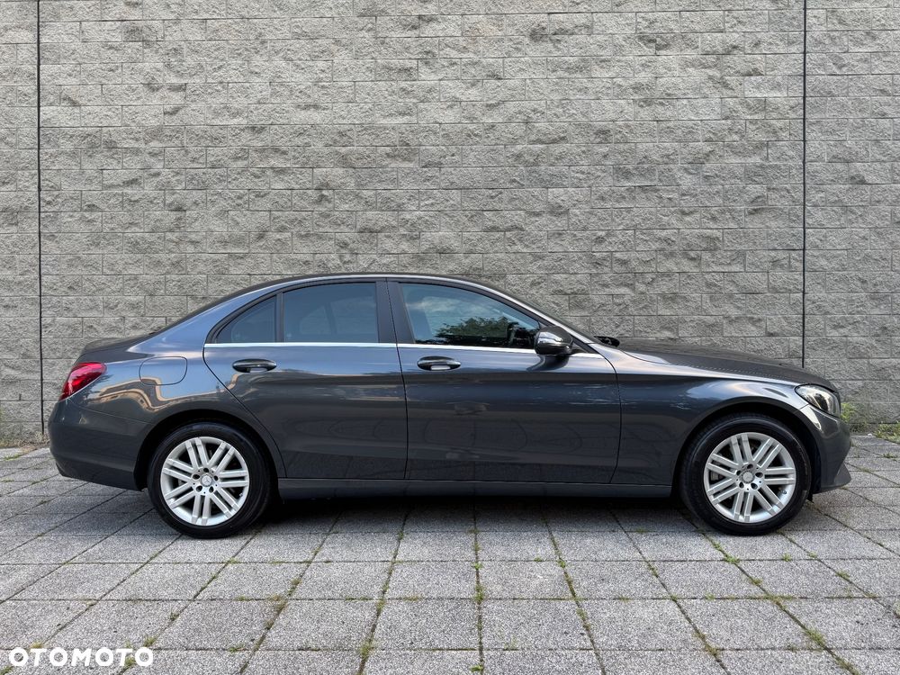 Mercedes-Benz Klasa C 200 7G-TRONIC Exclusive - 24
