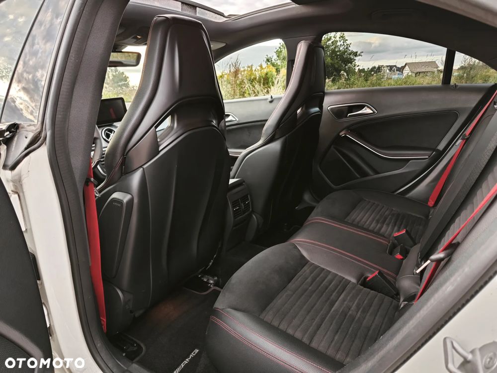 Mercedes-Benz CLA 45 AMG 4-Matic - 17
