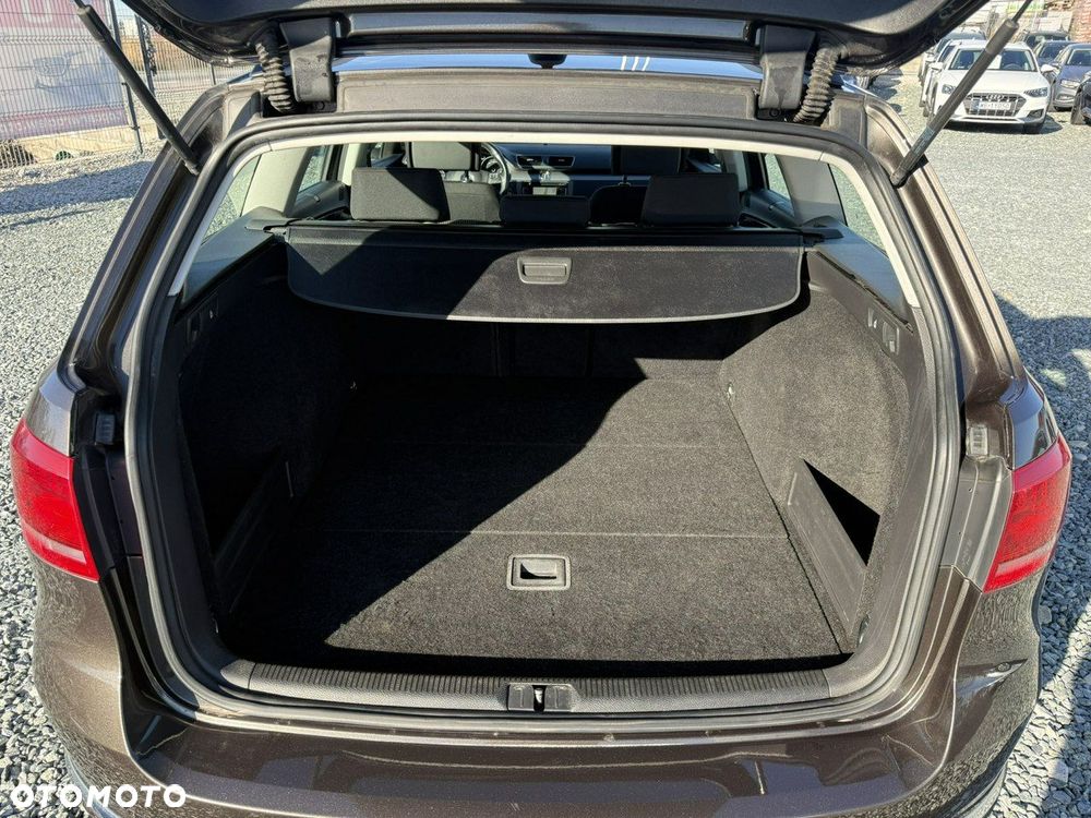 Volkswagen Passat - 25