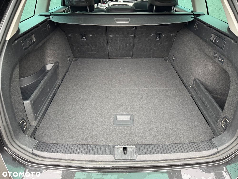 Volkswagen Passat 2.0 TDI Elegance DSG - 23