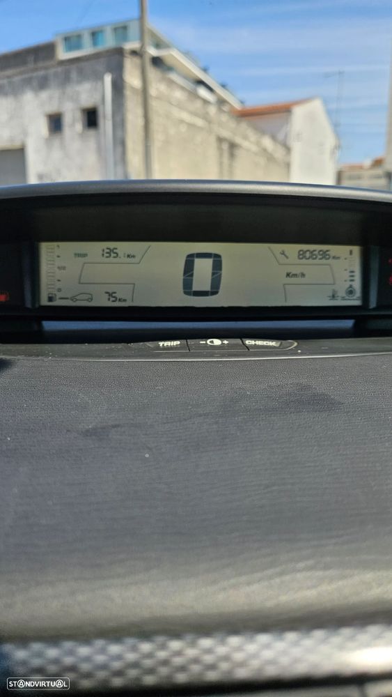 Citroën C4 1.4 16V SX - 6