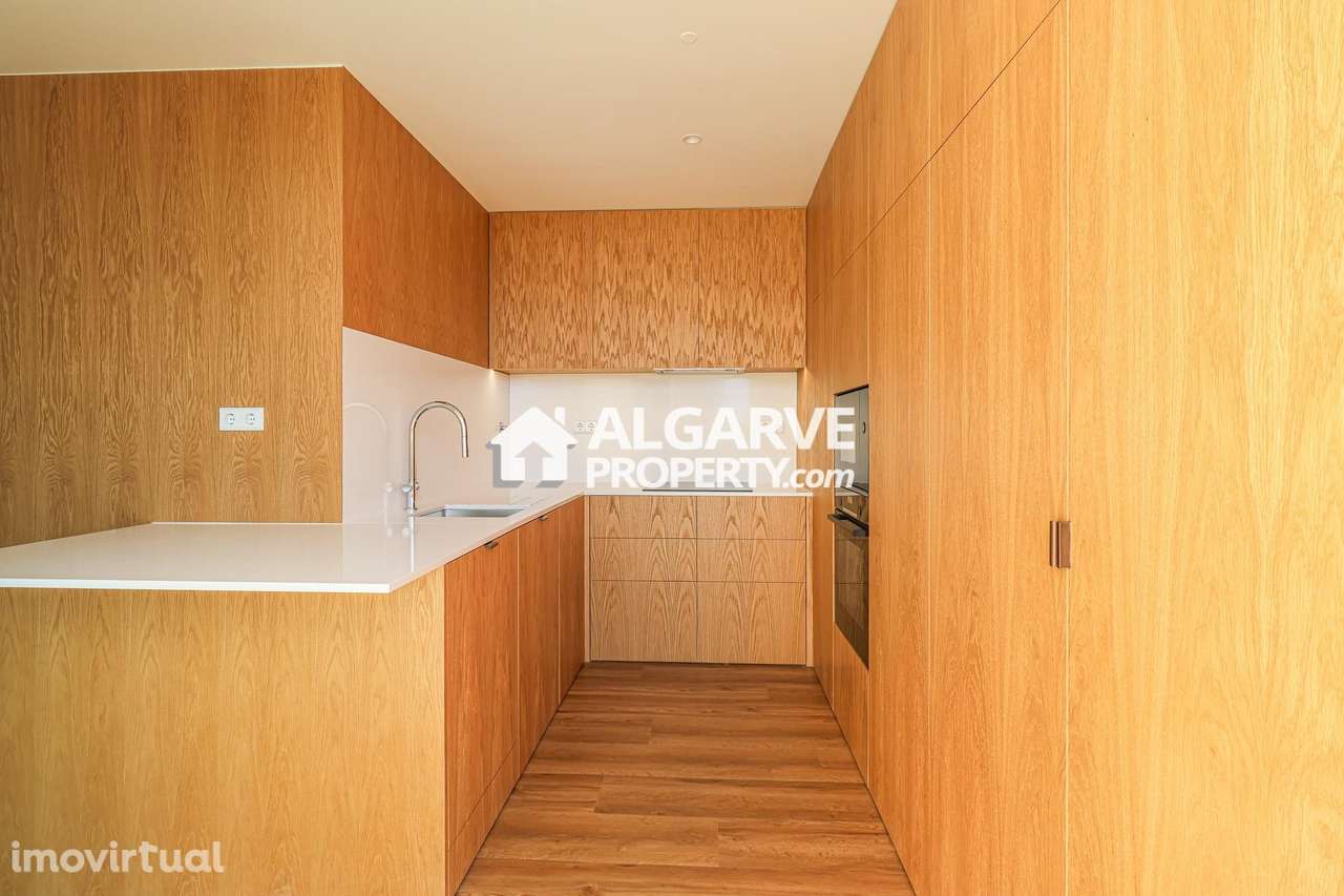 Moradia T3 com piscina e Jardim em Vilamoura - Grande imagem: 2/28