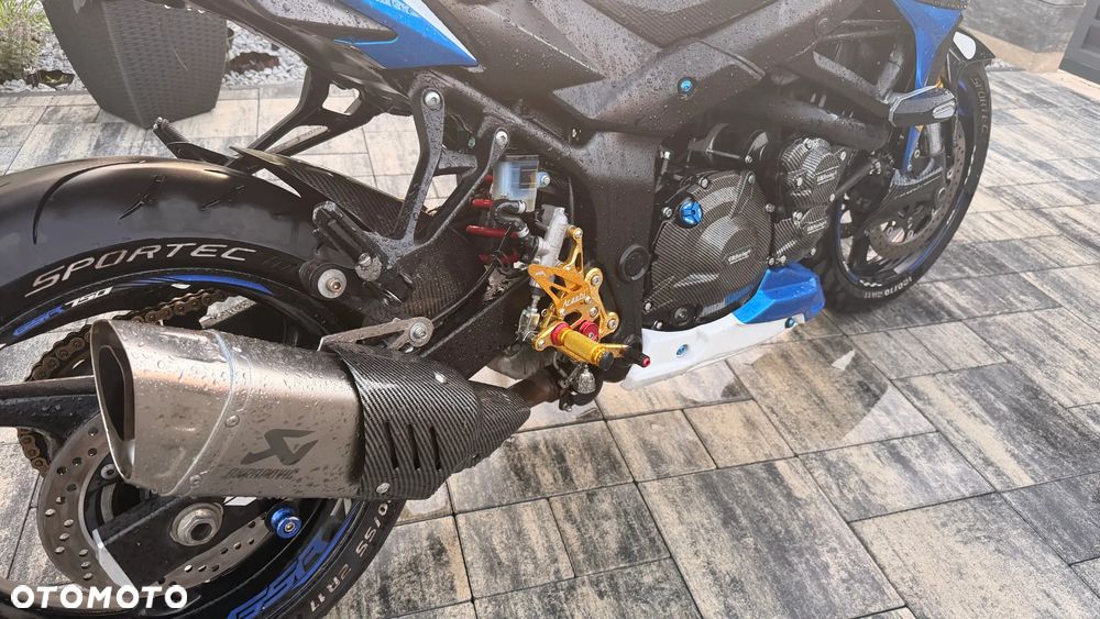 Suzuki GSR - 10