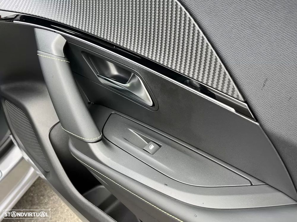 Peugeot e-2008 50 kWh GT - 33
