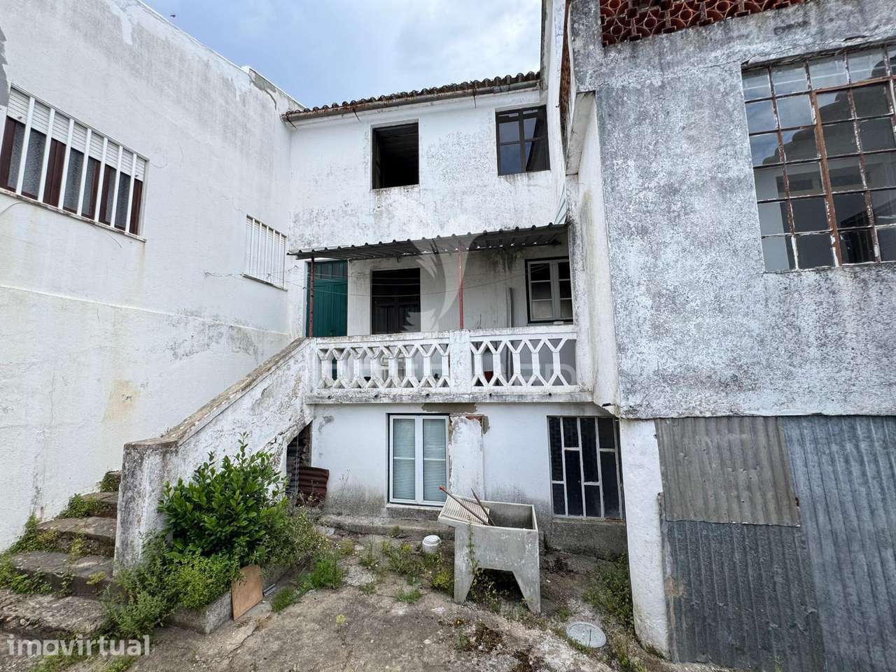 Prédio para reconstrução Sardoal T8 - Grande imagem: 2/16