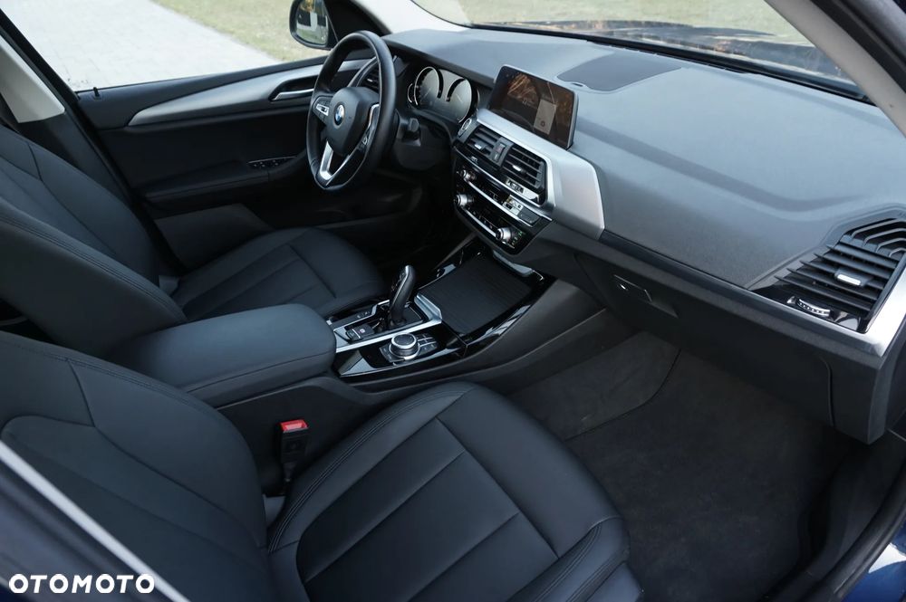 BMW X3 xDrive20i Advantage - 36