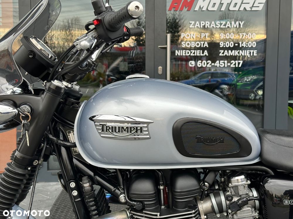 Triumph Bonneville - 33