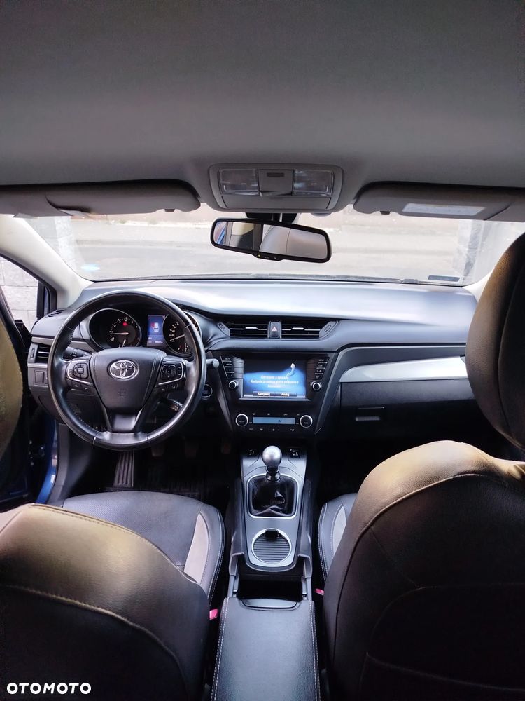 Toyota Avensis 1.8 Premium - 9