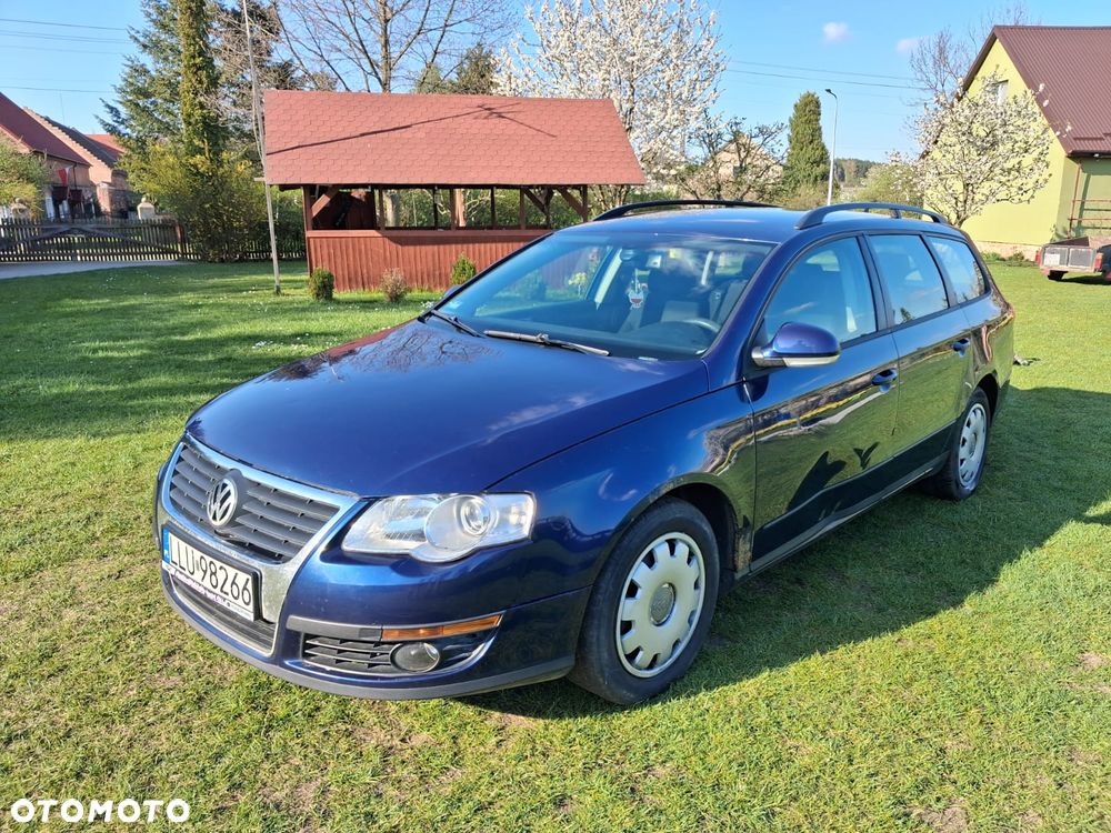 Volkswagen Passat - 1