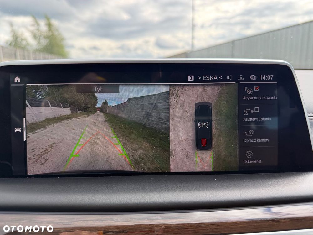 BMW Seria 7 750Li xDrive - 24