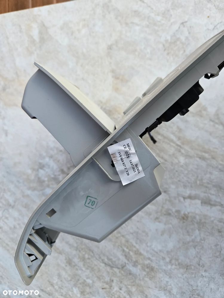 SKODA SUPERB III LIFT LAMPKA PODSUFITKI 3V0868837E - 3