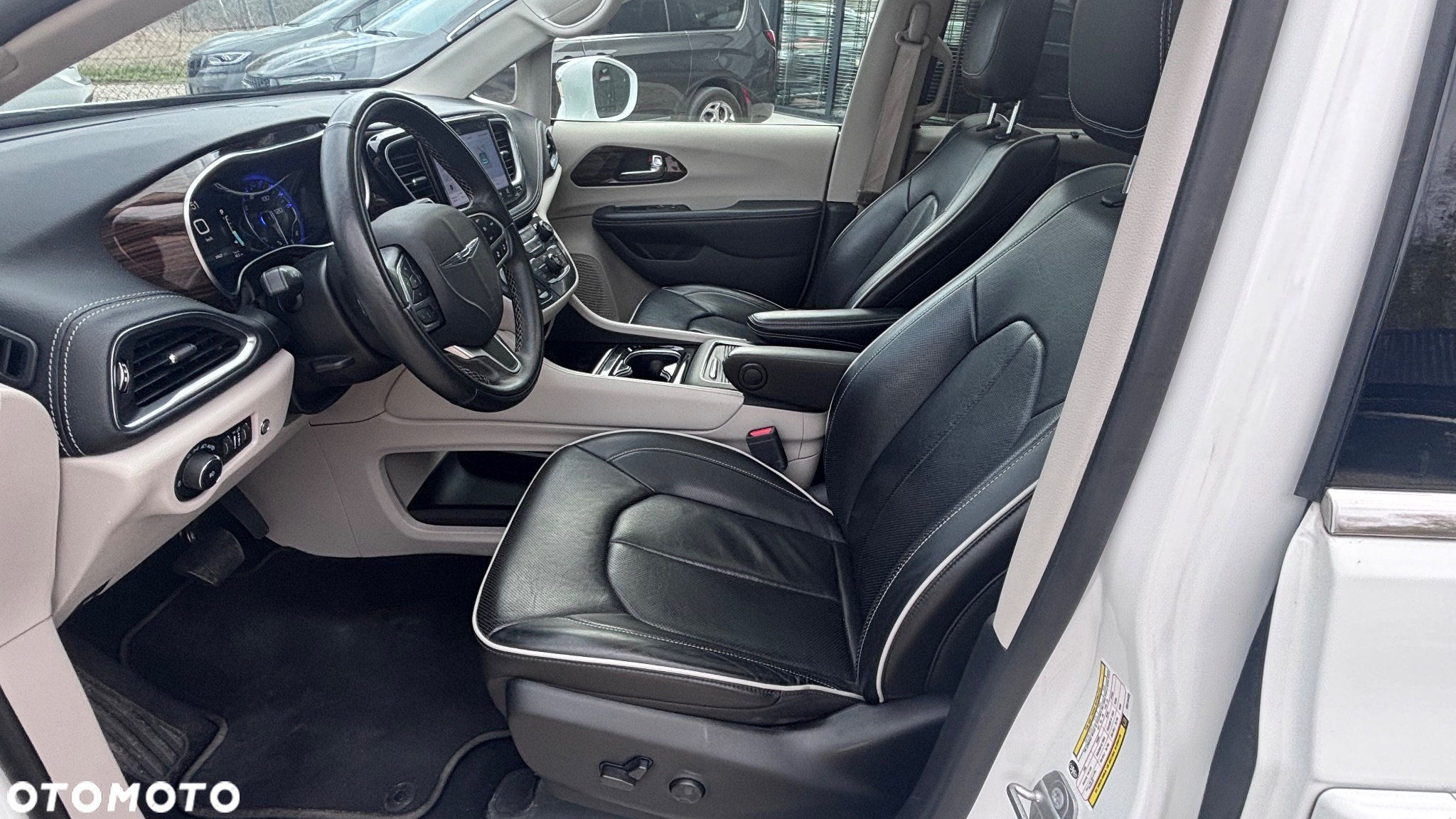 Chrysler Pacifica - 13