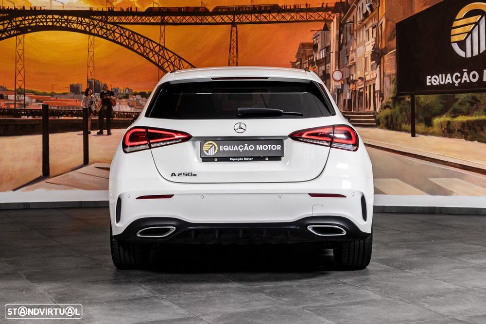 Mercedes-Benz A 250 e AMG Line - 4