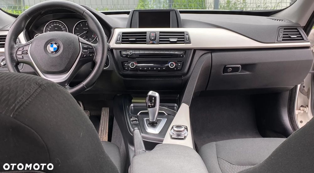 BMW Seria 3 320d - 8
