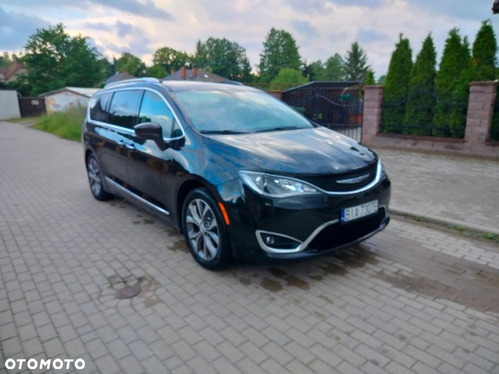 Chrysler Pacifica - 2