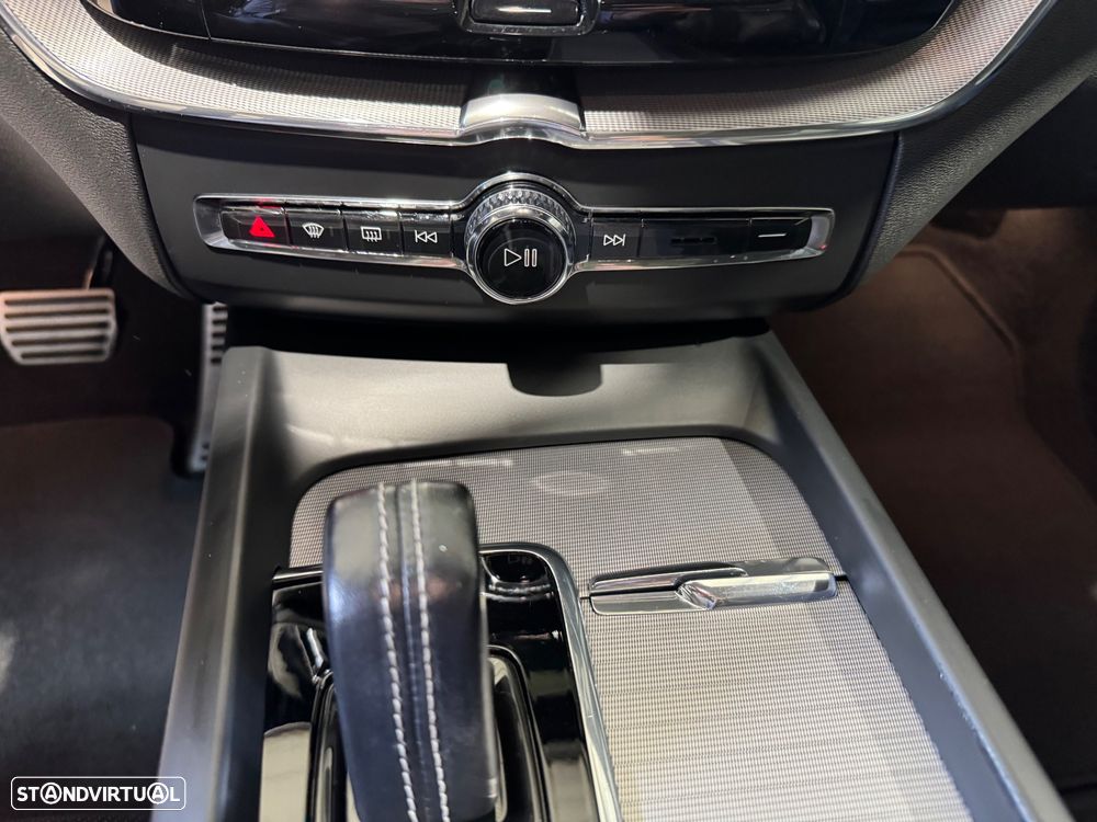 Volvo XC 60 2.0 B5 R-Design AWD - 31